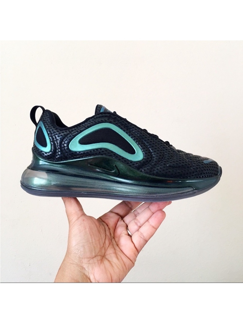 Nike Air Max 720 Throwback Future Women’s Sneakers 7.5 Women / 6 Men